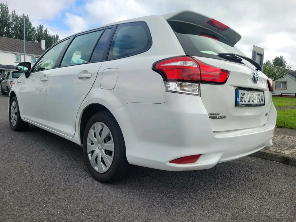 Toyota CORLLA FILDER DAA Hybrid Automatic - Image 3