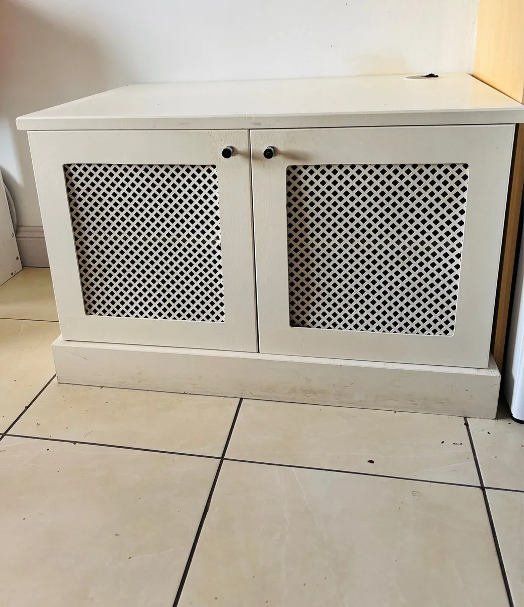 Storage cabinet - Image 1