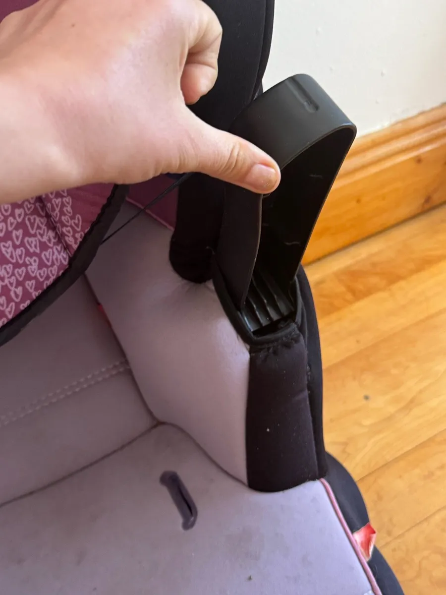 Mickey & Minnie Booster Car Seat - Image 2