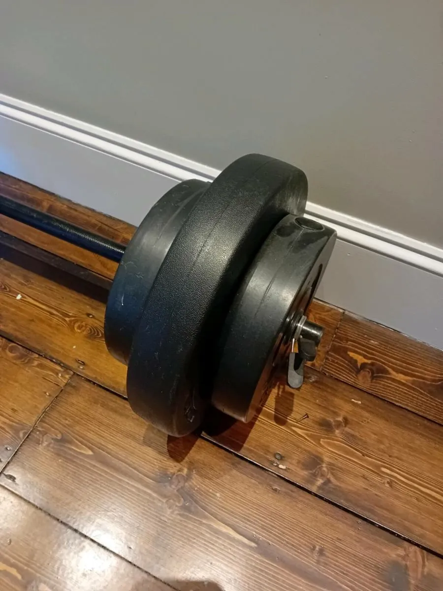 Gym weights and barbell - Image 2