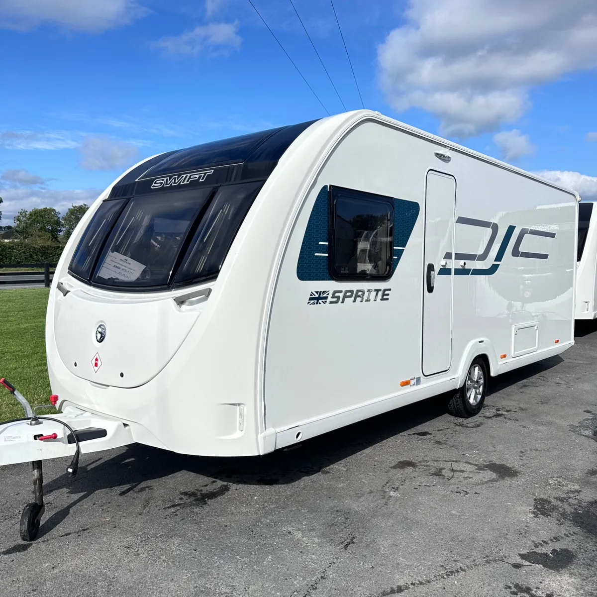 ✨STUNNING 2018 SWIFT SPRITE 4 BERTH ISLAND BED✨ - Image 1