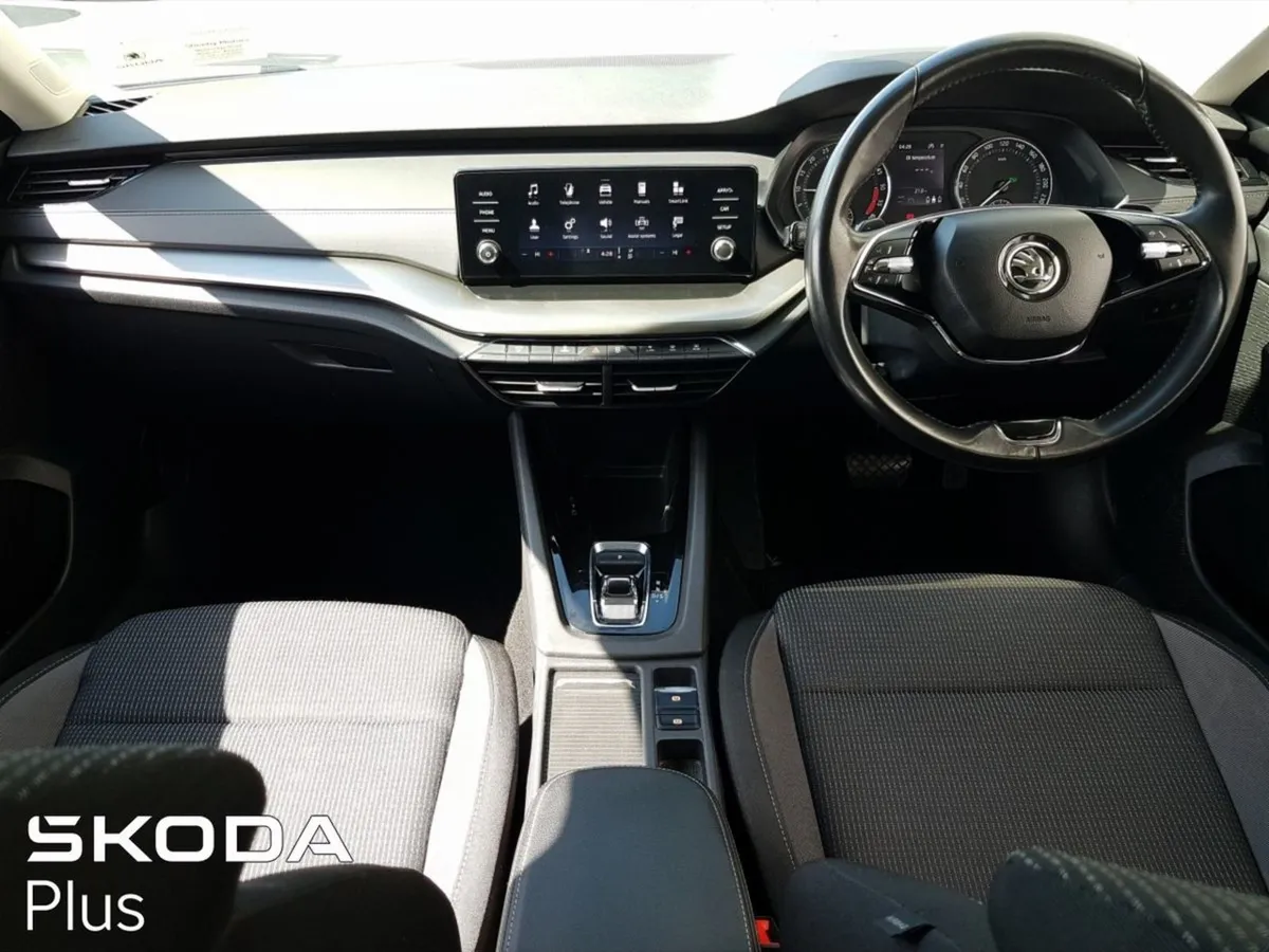 Skoda Octavia Octavia AMB 2.0tdi 115HP DSG - Image 2