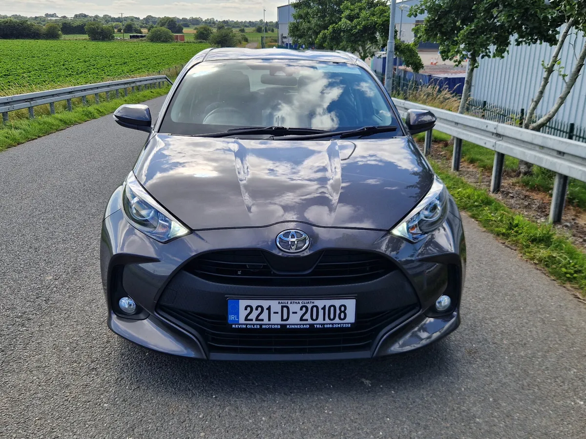 Toyota Yaris  1.0 LUNA - Image 2