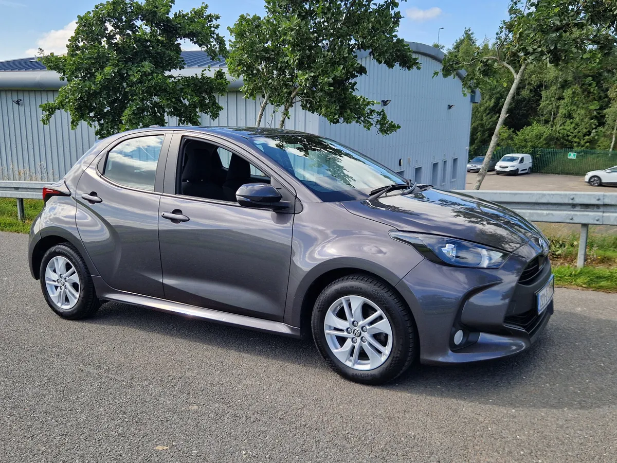 Toyota Yaris  1.0 LUNA - Image 3