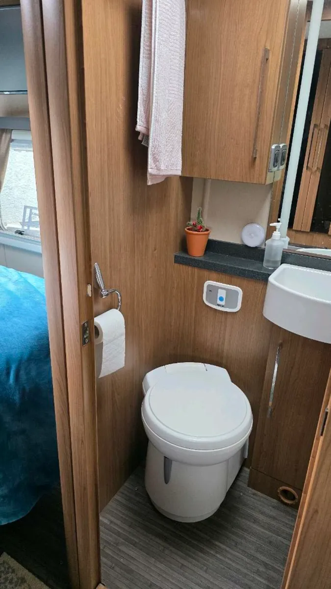 Motorhome Autotrail Tracker Camper - Image 3