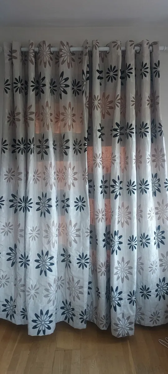 Curtains - Image 2