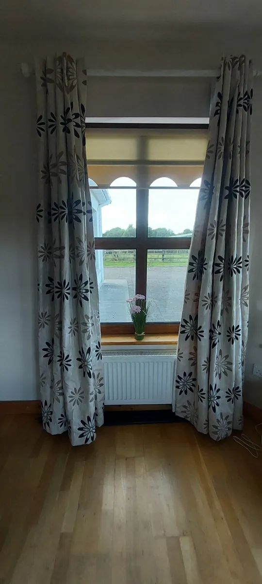 Curtains - Image 3