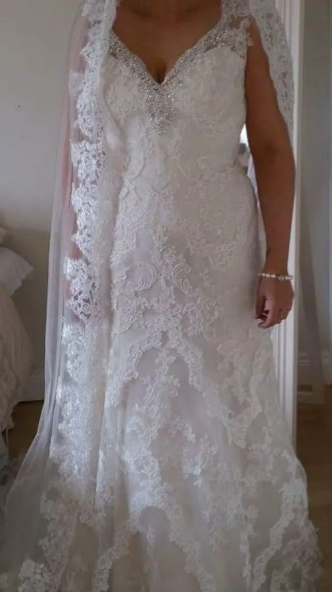 Wedding dress - Image 2