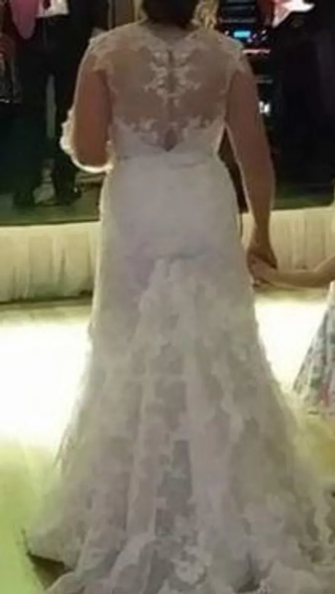 Wedding dress - Image 3