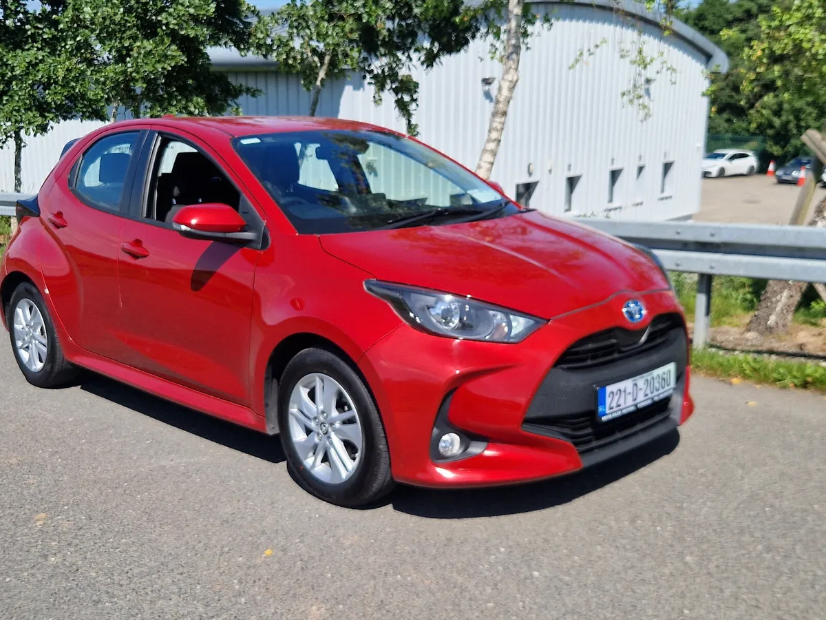 Automatic Toyota Yaris  HYBRID LUNA - Image 3