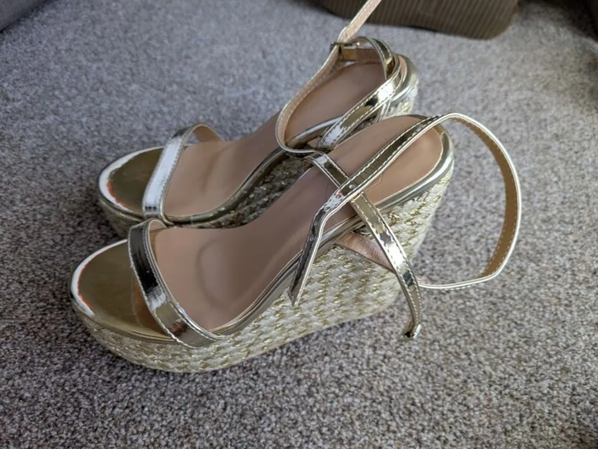 shoes / clothes - Image 3