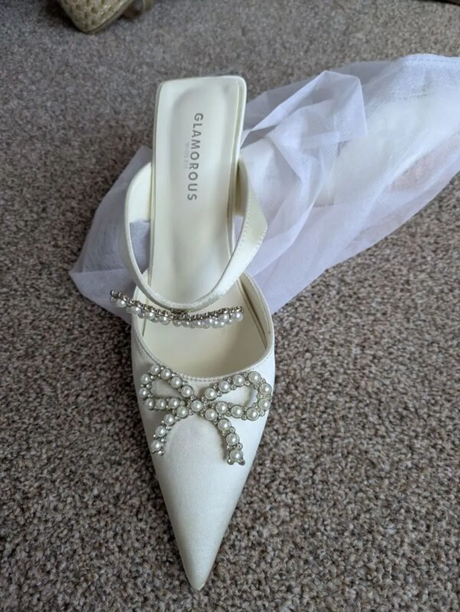 shoes / clothes - Image 4