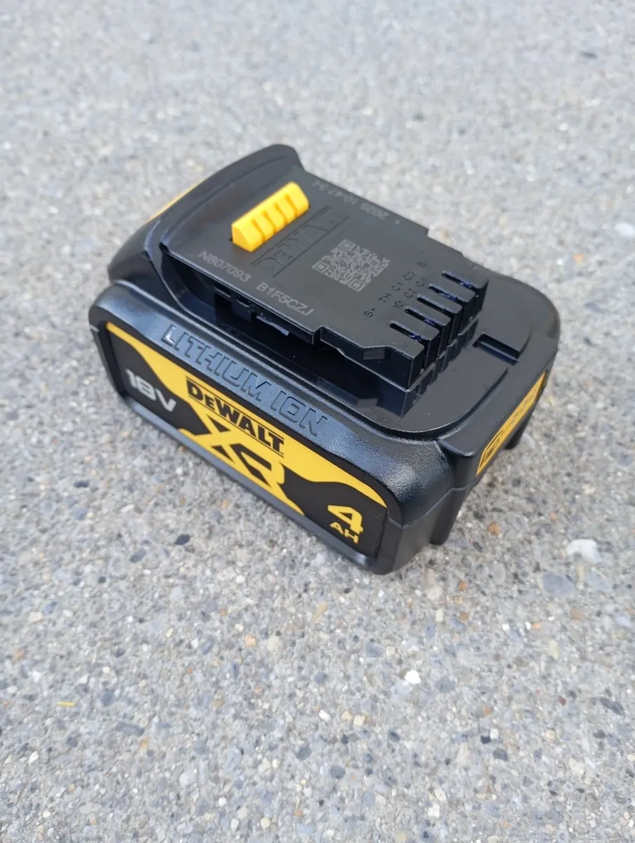DeWalt Fast Charger and 4ah Battery (New) - Image 3