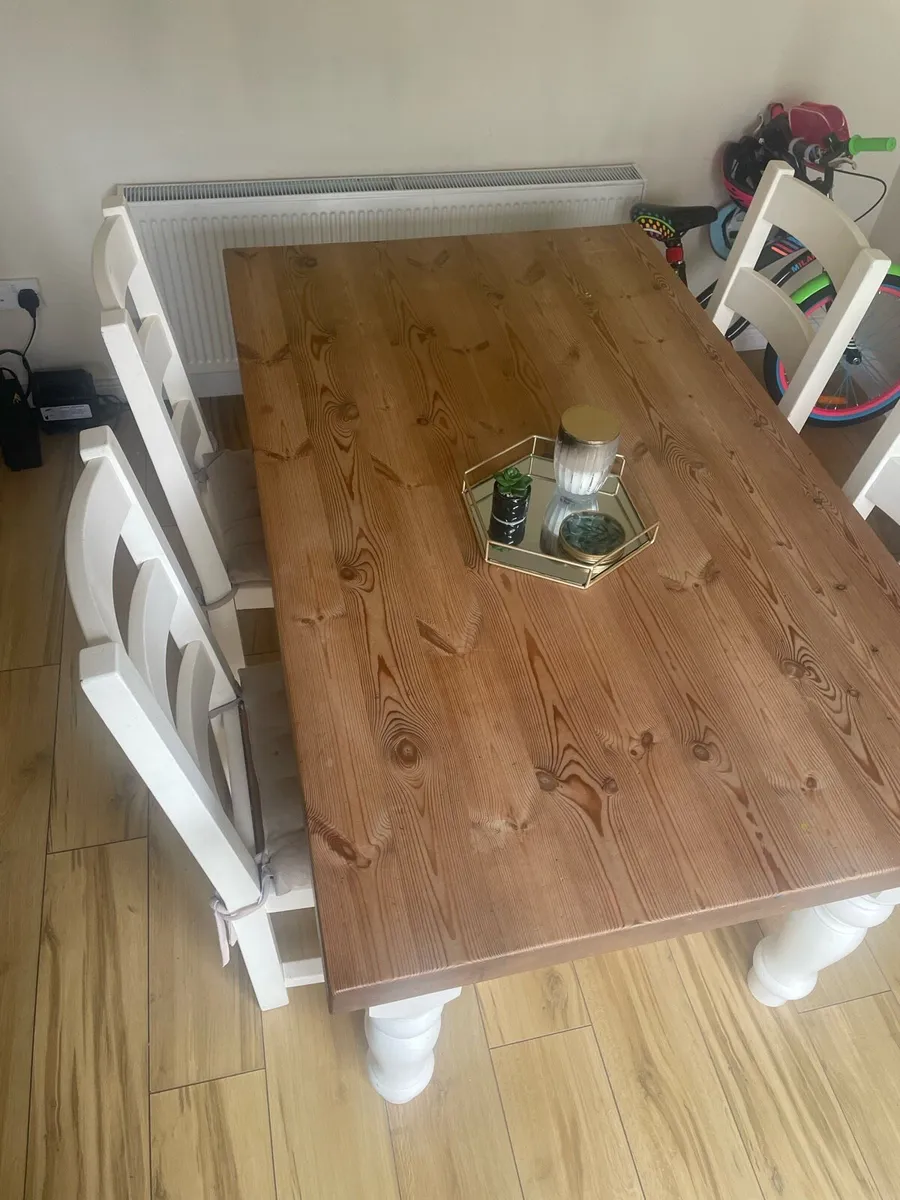 Table and chairs and mirror - Image 1