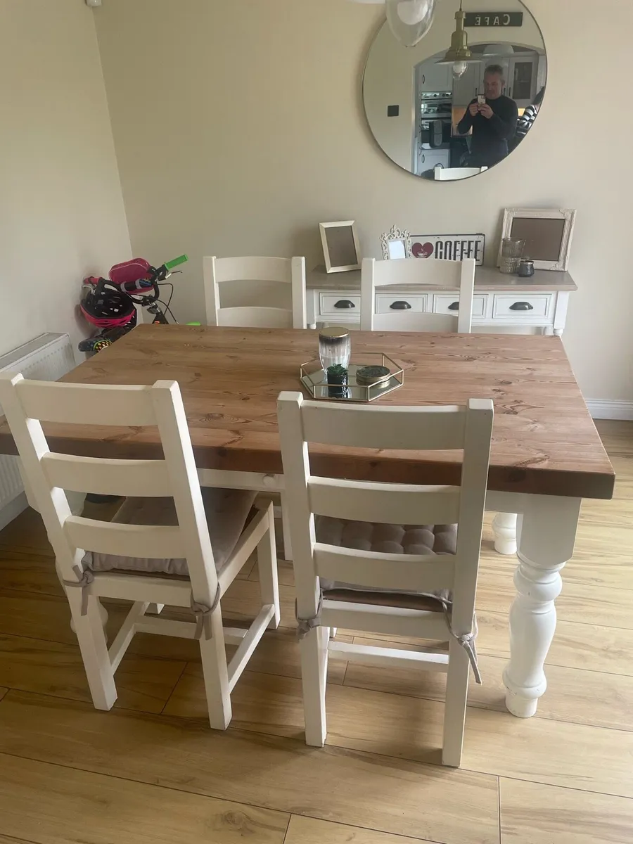 Table and chairs and mirror - Image 3