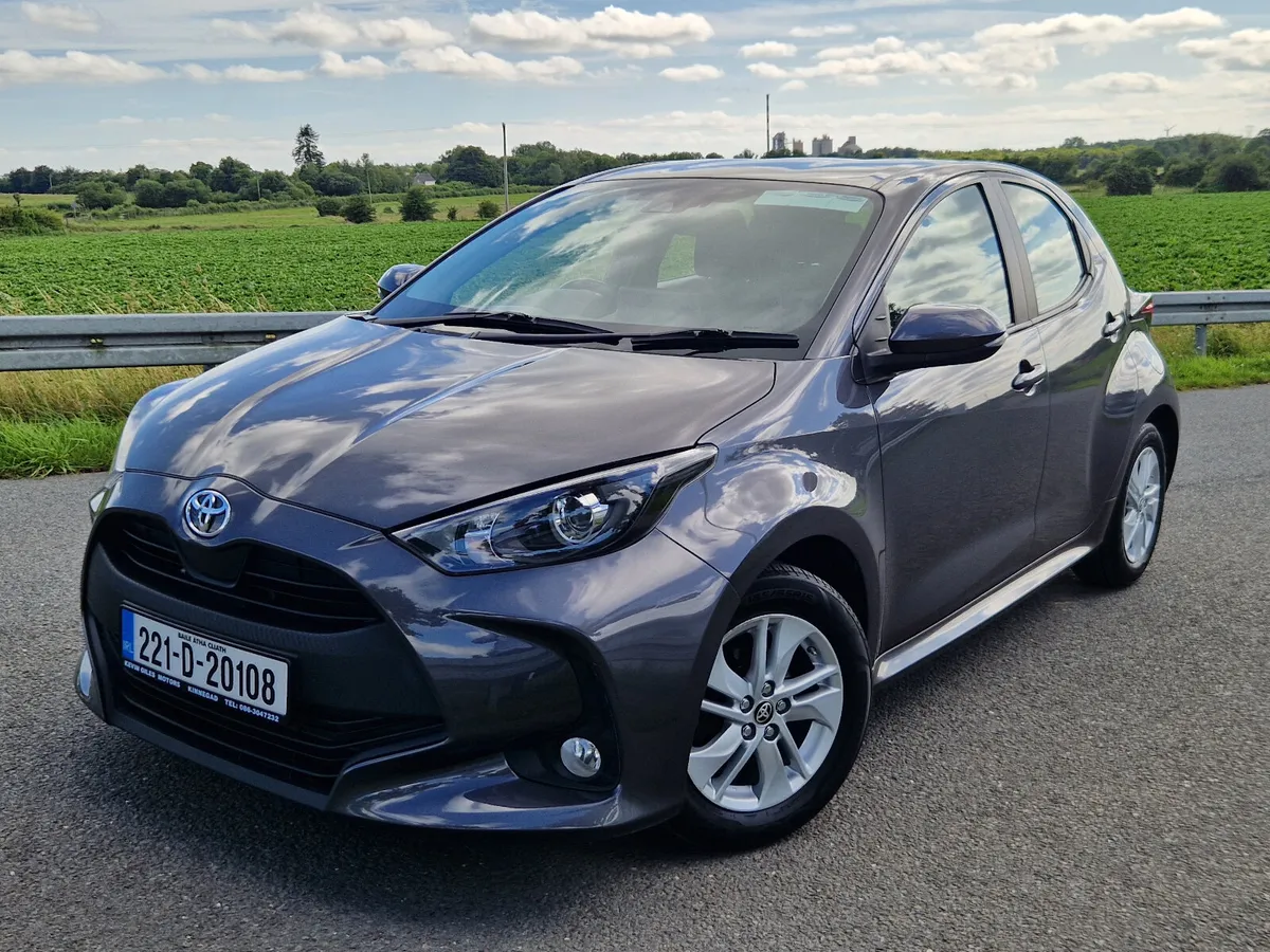 Toyota Yaris  1.0 LUNA - Image 1