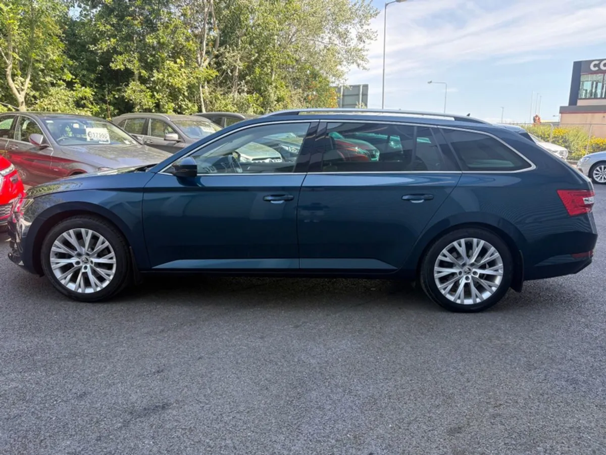 Skoda Superb 2.0 TDI 150HP Style Combi Auto - Image 4