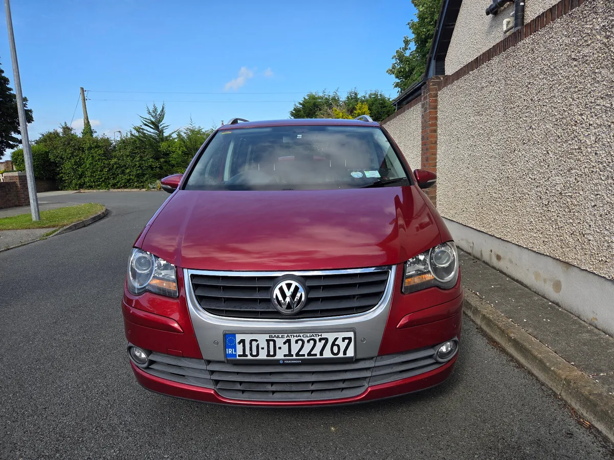 VW  Touran 2.0d Automatic , high specification - Image 2