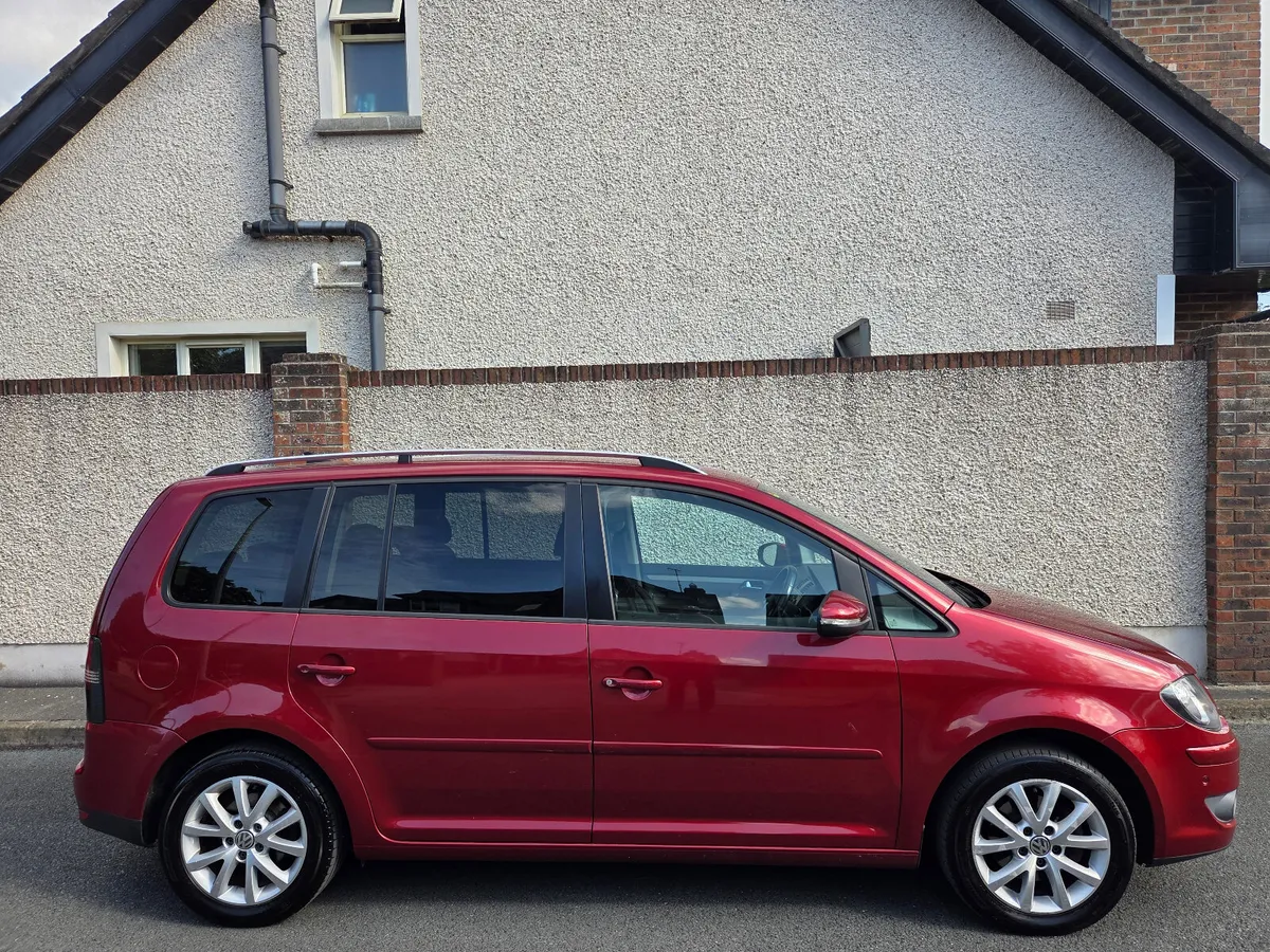 VW  Touran 2.0d Automatic , high specification - Image 3