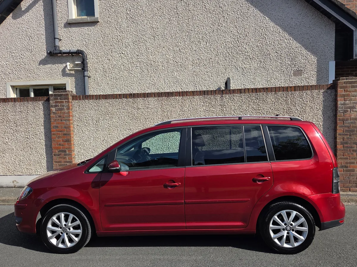 VW  Touran 2.0d Automatic , high specification - Image 4