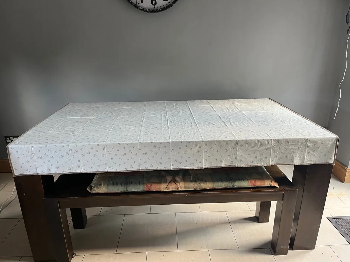 Country table and 2 benchs - Image 1