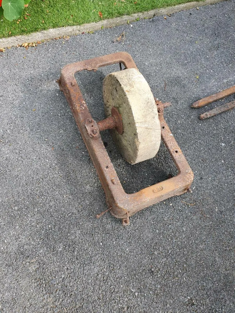 Antique Wet Stone in metal frame - Image 2