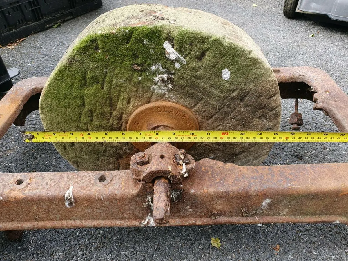 Antique Wet Stone in metal frame - Image 3