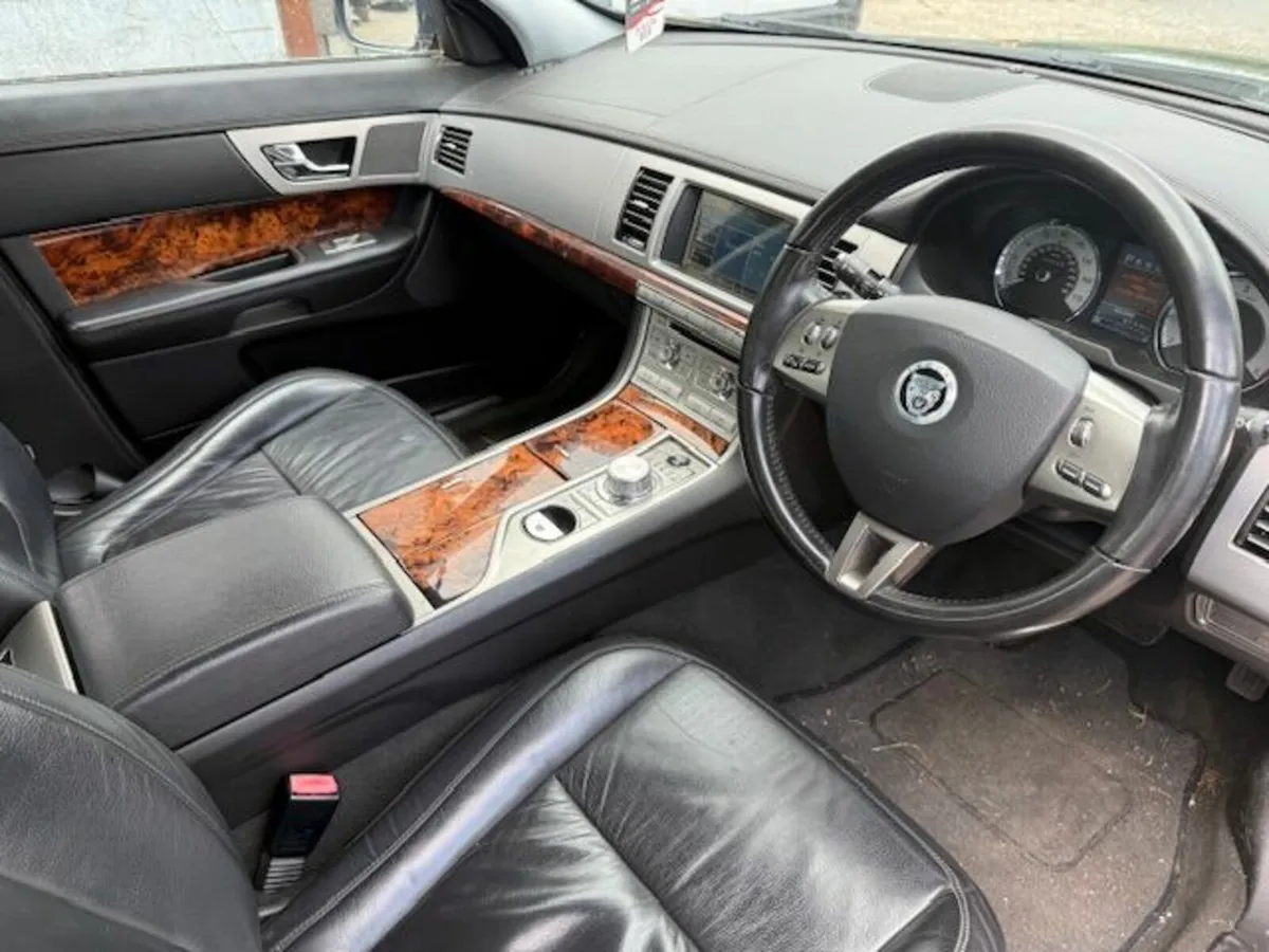 2010 JAGUAR XF 3.0L-D - Image 4
