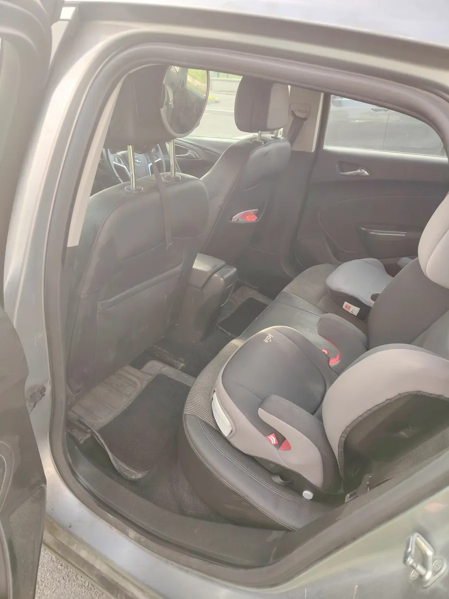 Opel Astra 2010 - Image 3