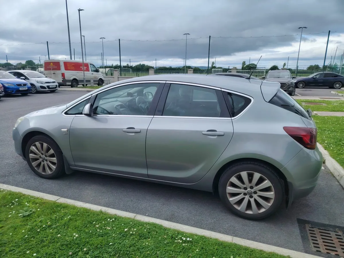 Opel Astra 2010 - Image 4