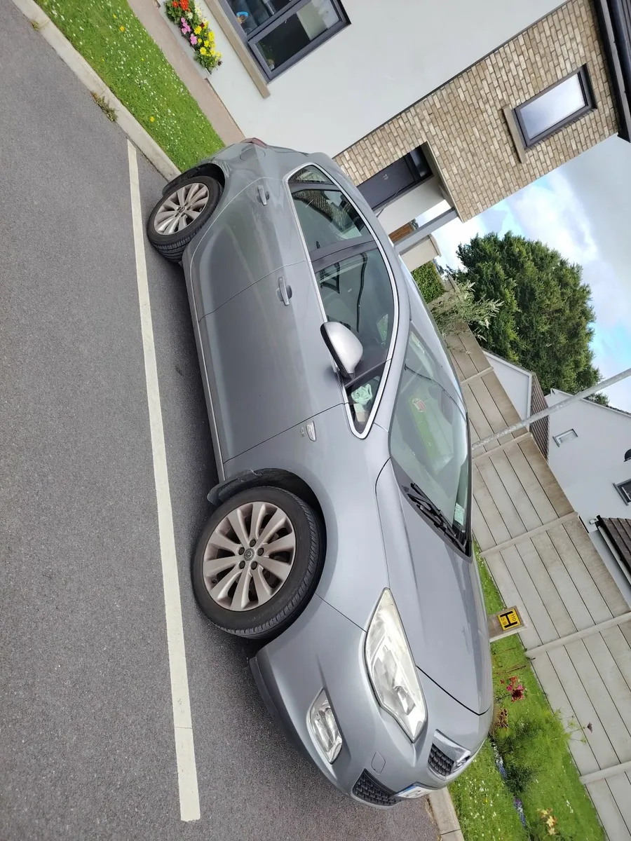 Opel Astra 2010 - Image 1