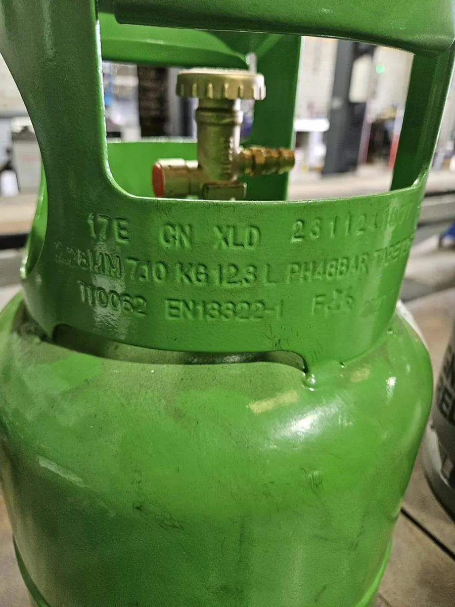 Empty bottle for A/C gas - Image 2