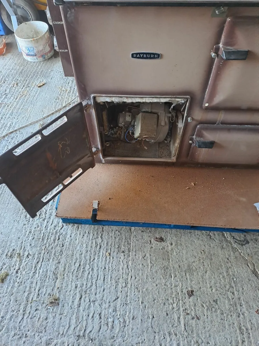 Rayburn oil fired range - Image 1