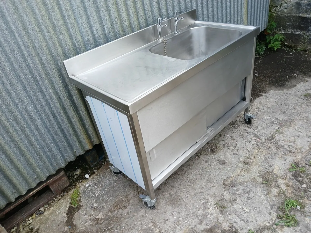Stainless steel cabbinet /sink on wheels - Image 4