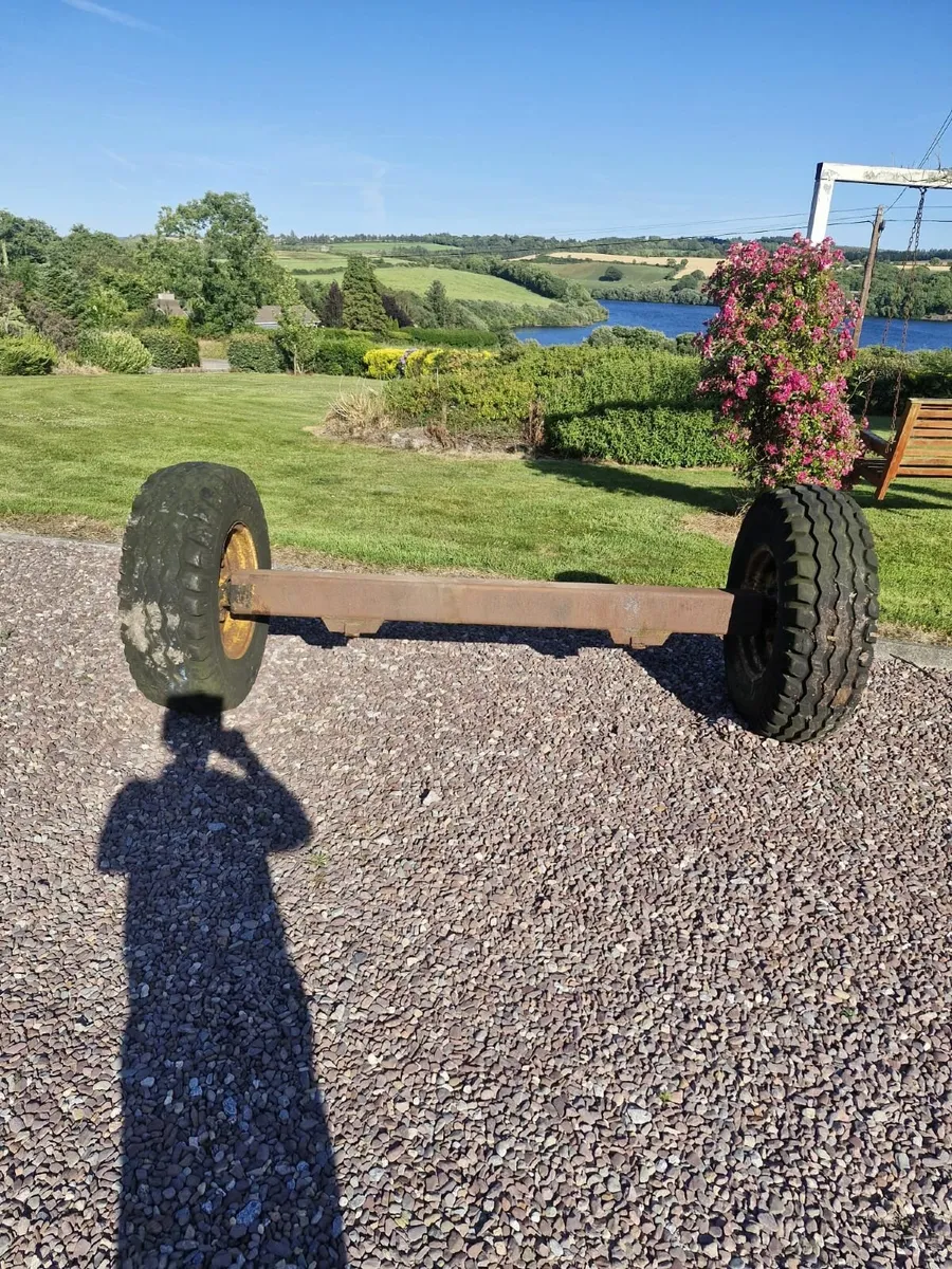 Trailer axel, bearings and tyres - Image 1