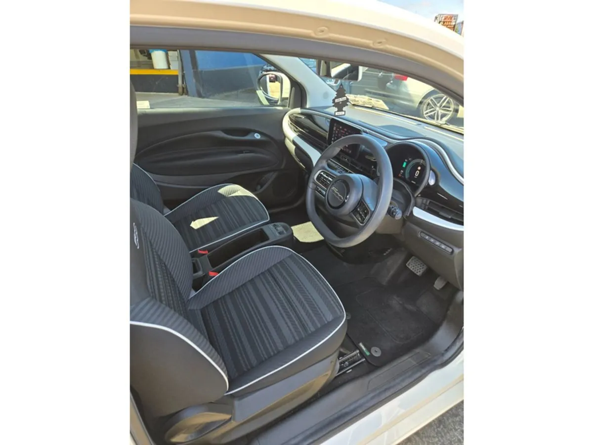Fiat 500e Passion Model// High Spec // Stunning C - Image 3