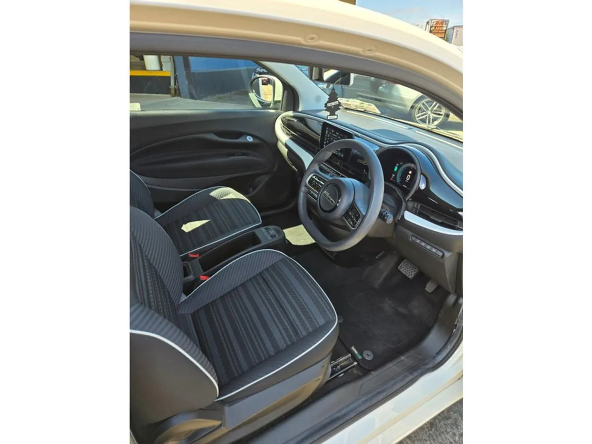 Fiat 500e Passion Model// High Spec // Stunning C - Image 4