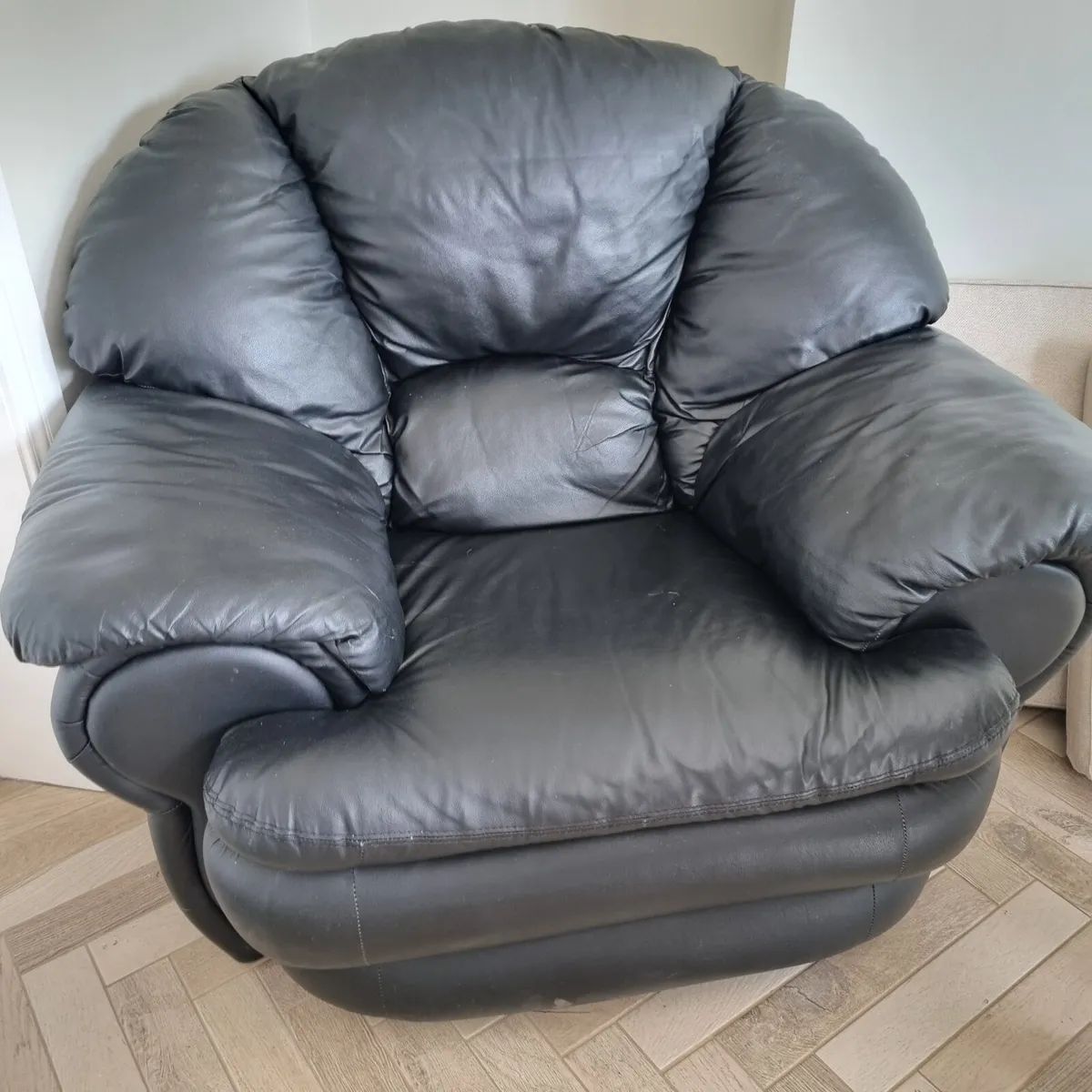 Leather couch - Image 2