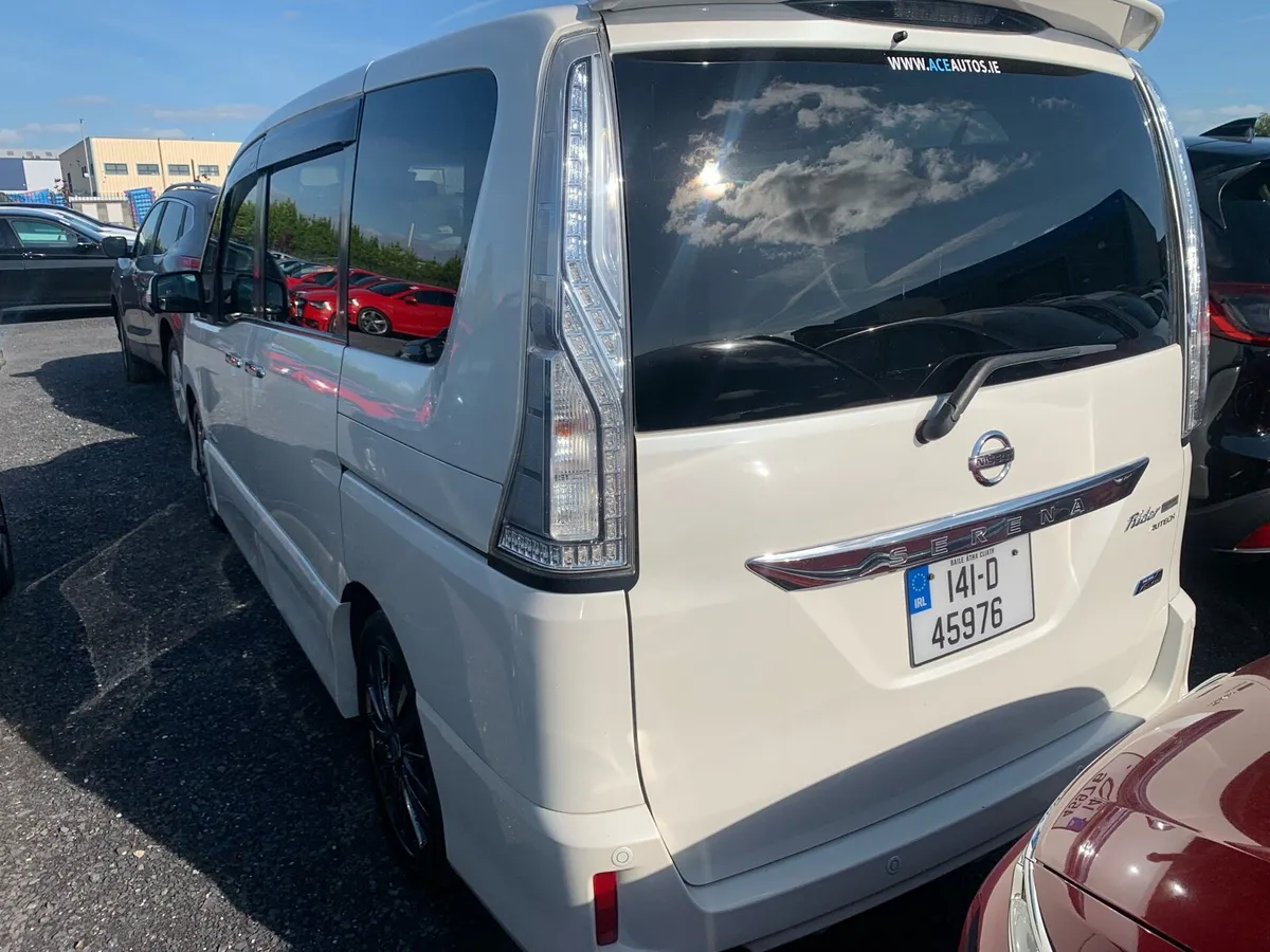 2014 Nissan Serena hybrid, Nctd 4/26, tax 8/25 - Image 3