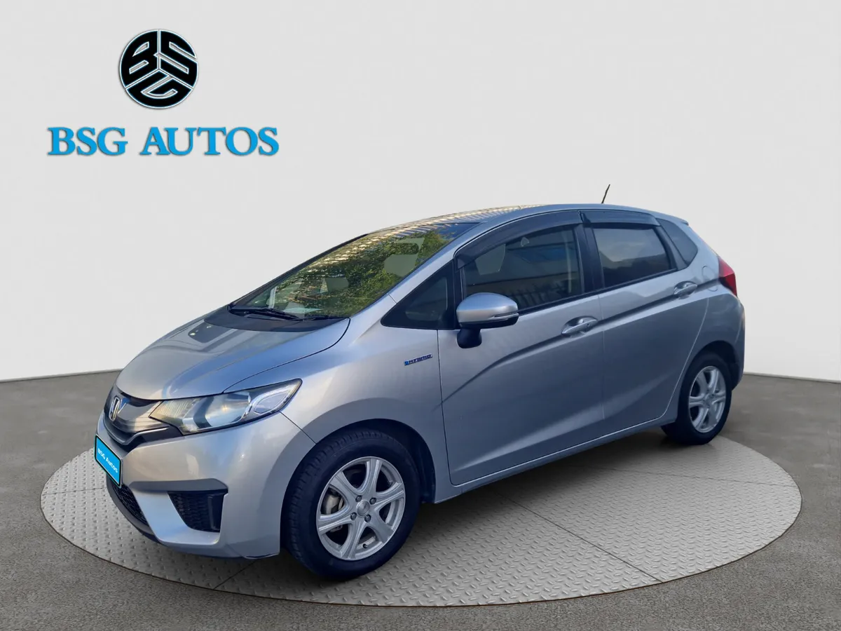 2015 HONDA FIT 1.5 HYBRID AUTOMATIC **WARRANTY** - Image 2