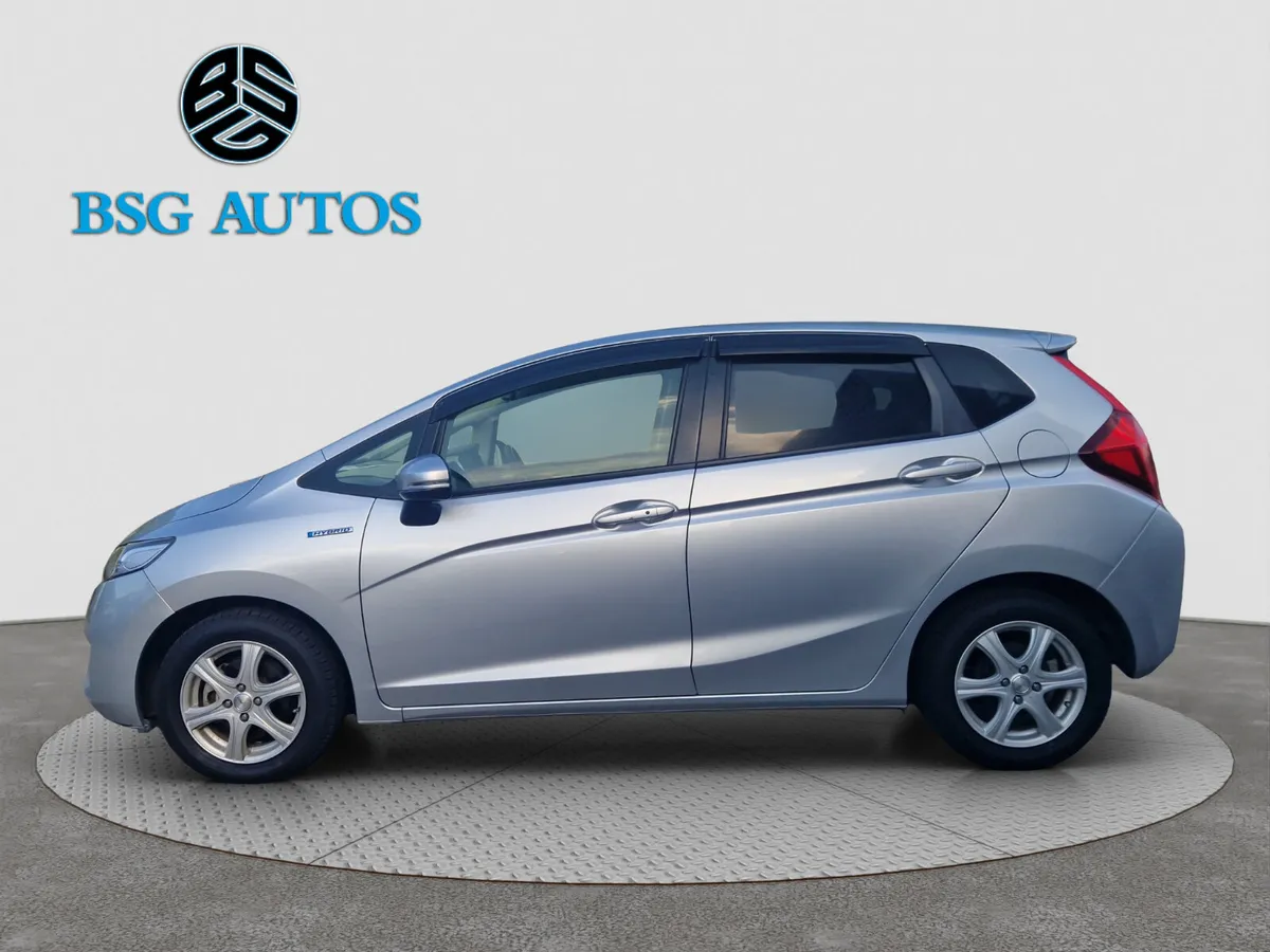 2015 HONDA FIT 1.5 HYBRID AUTOMATIC **WARRANTY** - Image 3