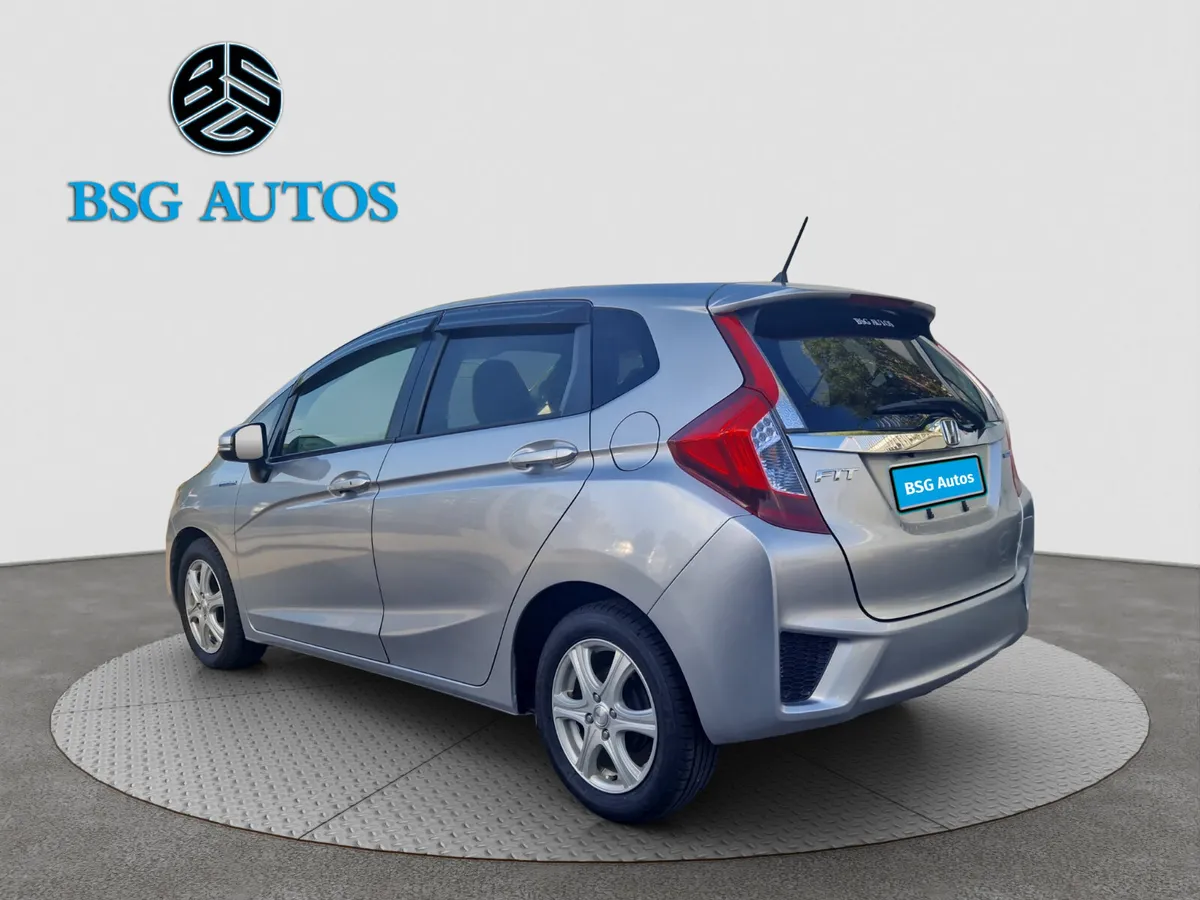 2015 HONDA FIT 1.5 HYBRID AUTOMATIC **WARRANTY** - Image 4