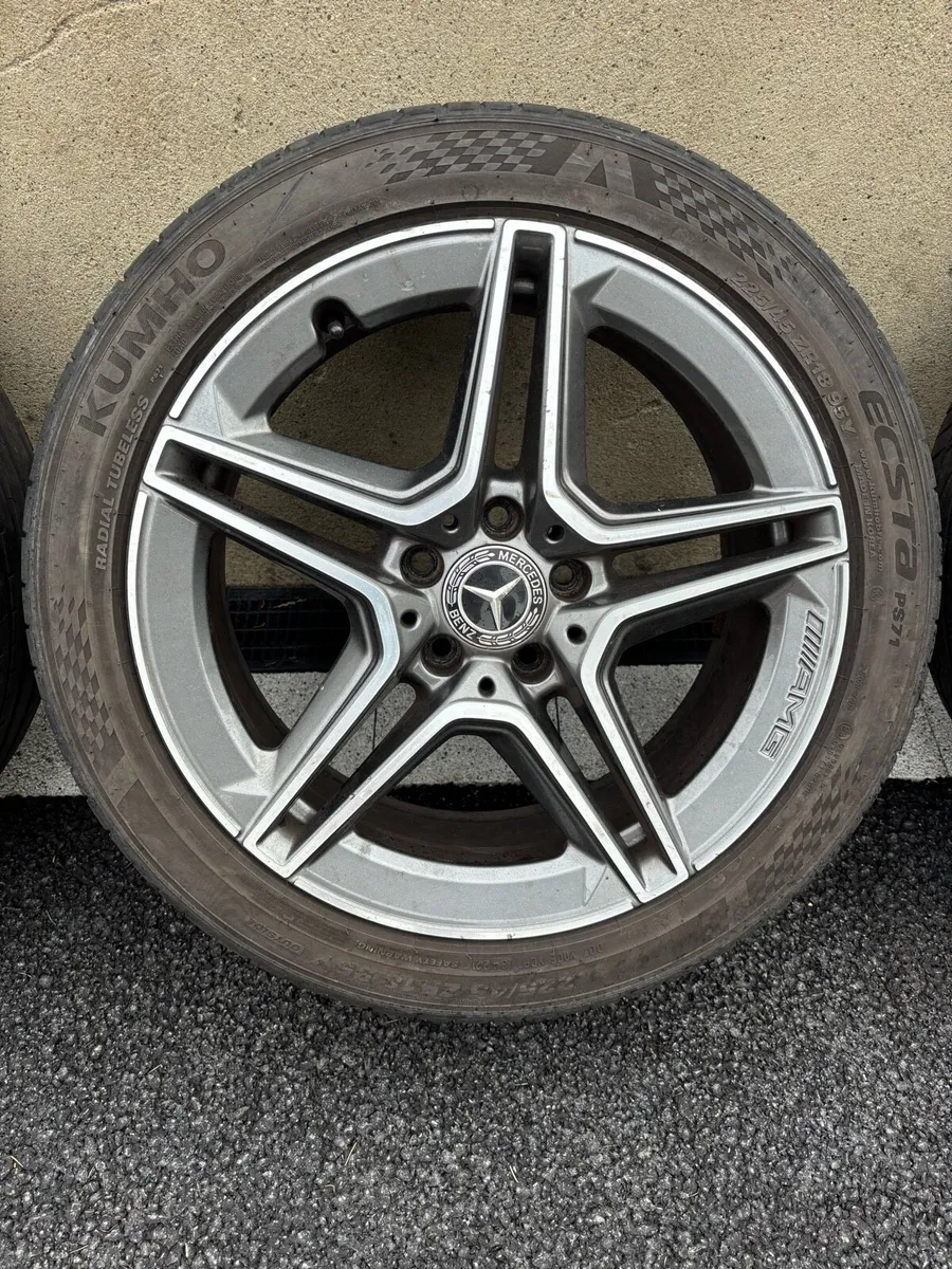 Mercedes AMG 5‑spoke alloys & tyres - Image 4