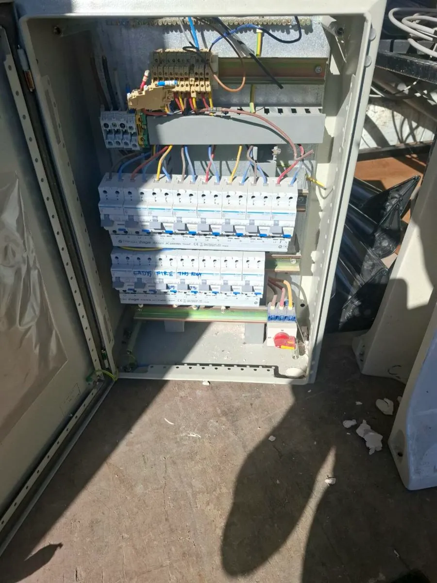 Fuse box - Image 2