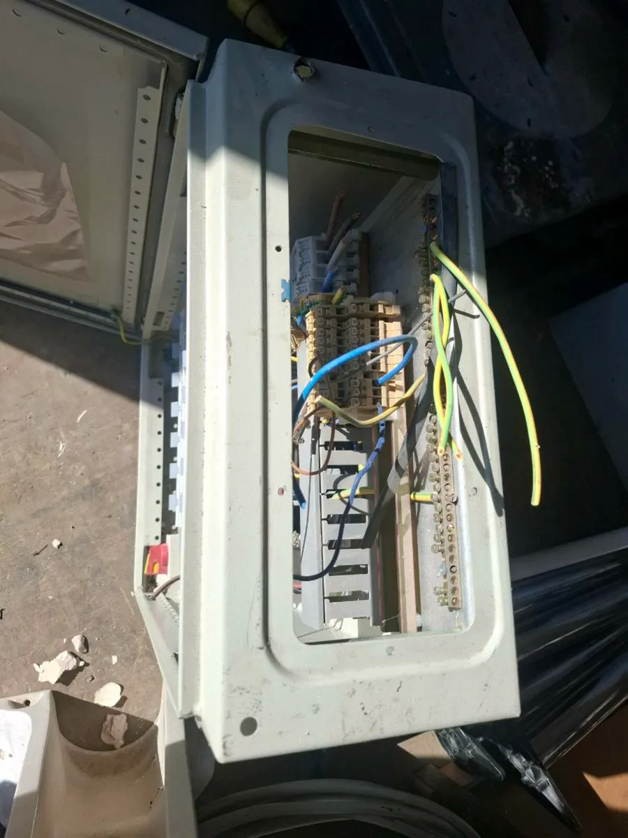 Fuse box - Image 3