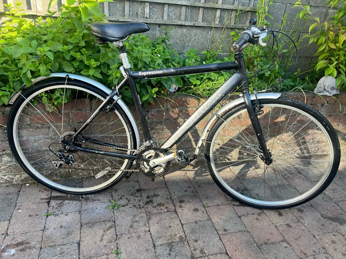 Giant Road Bike Great condition Working 100% - Image 1