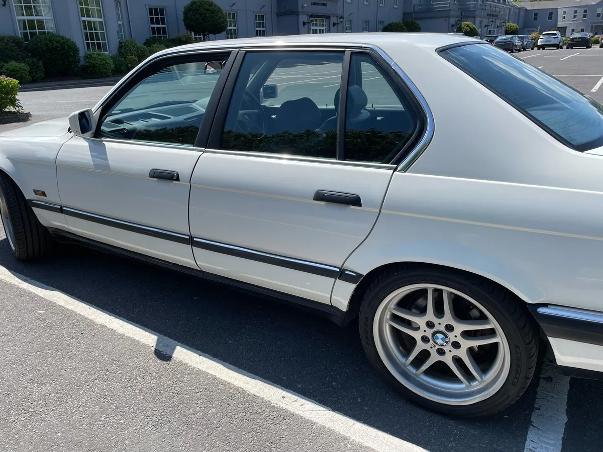 1991 BMW 730i - Image 4