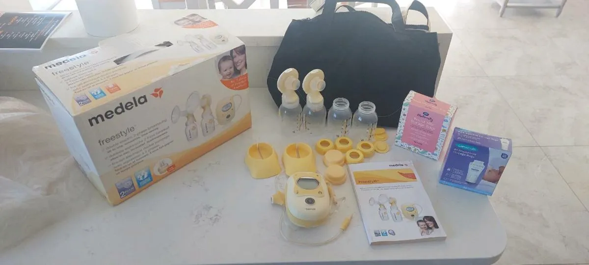 Medela Freestyle Double Breast Pump - Image 2