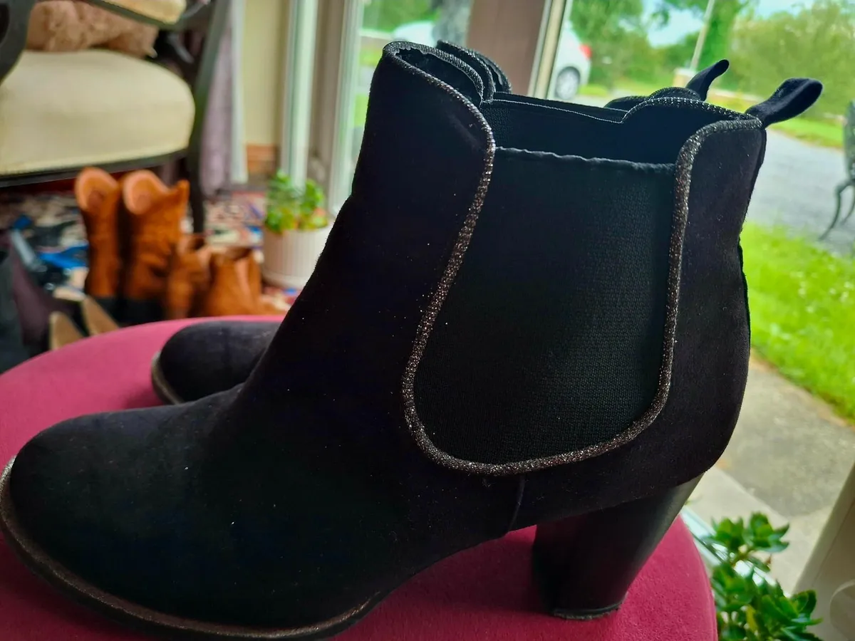 Suede black boots with silver sparkle - Image 3
