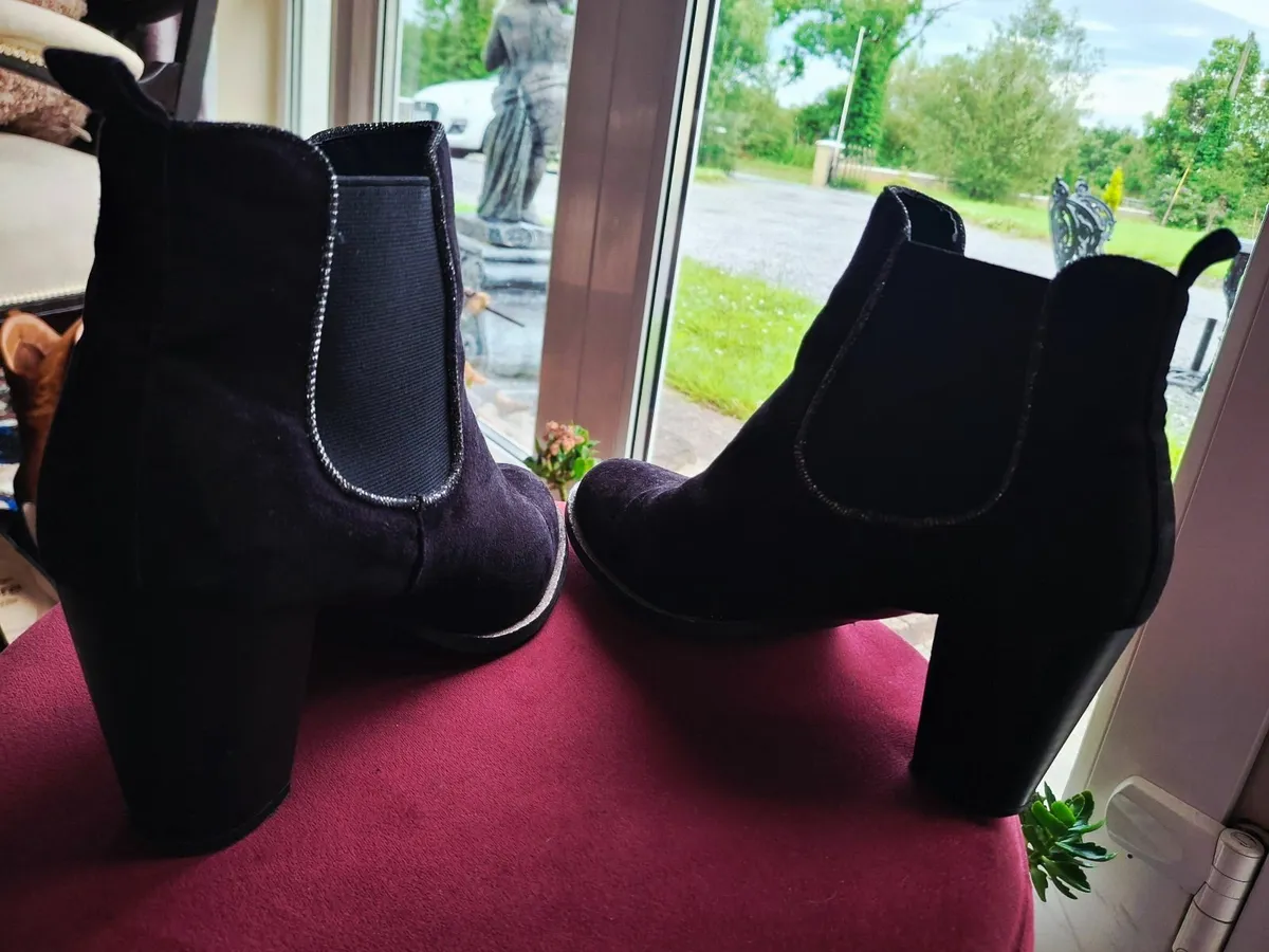 Suede black boots with silver sparkle - Image 4